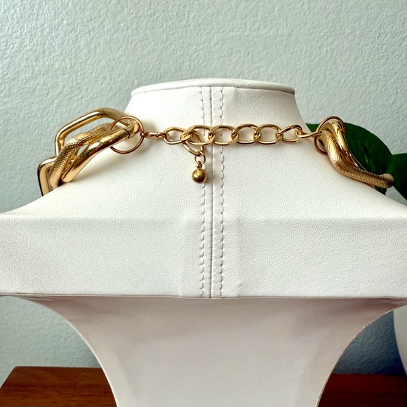 SOHI Gold Metallic Chainlink Necklace Chunky Large Chain link Gold tone macys - Picture 3 of 10